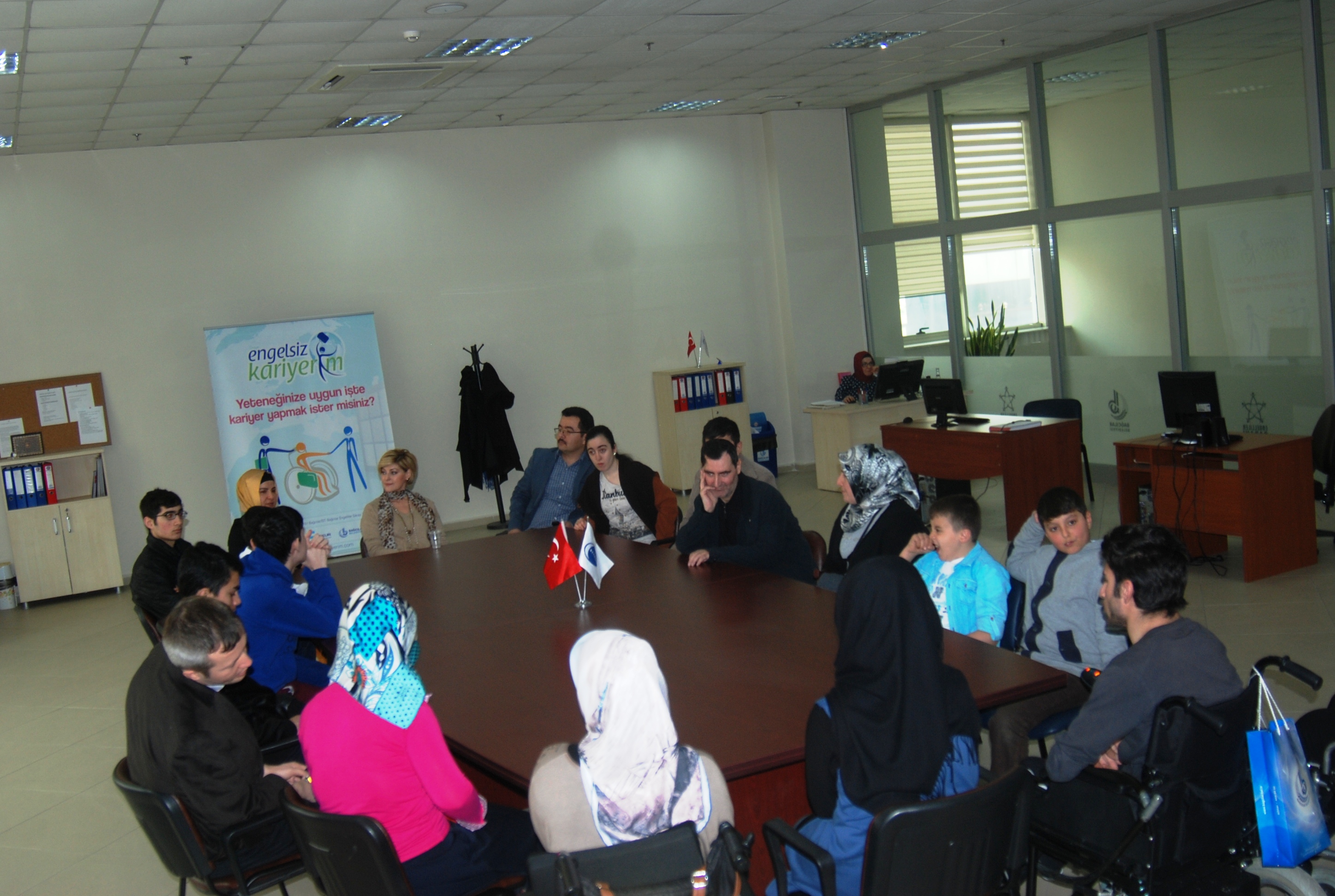 T C Bagcilar Belediyesi Resmi Web Sitesi Defne Sarisoy Gorme Engelliler Icin Kitap Seslendirdi