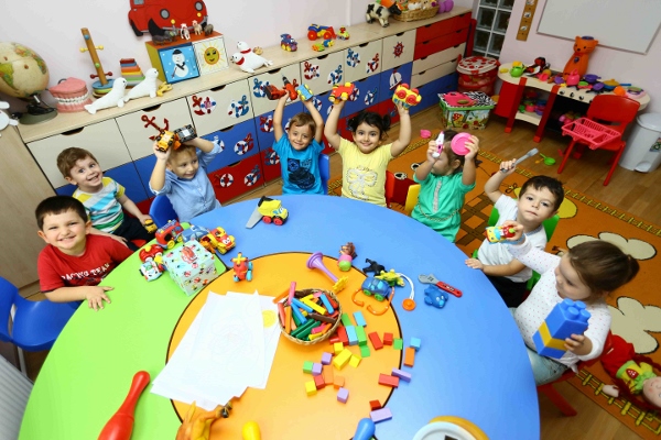 T C Bagcilar Belediyesi Resmi Mobil Web Sitesi Anneler Ise Cocuklar Krese