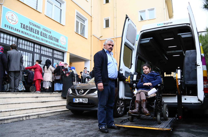 T C Bagcilar Belediyesi Resmi Mobil Web Sitesi Ygs Ye Katilan Engelli Ogrencilerin Ulasimi Ozel Araclarla Saglandi