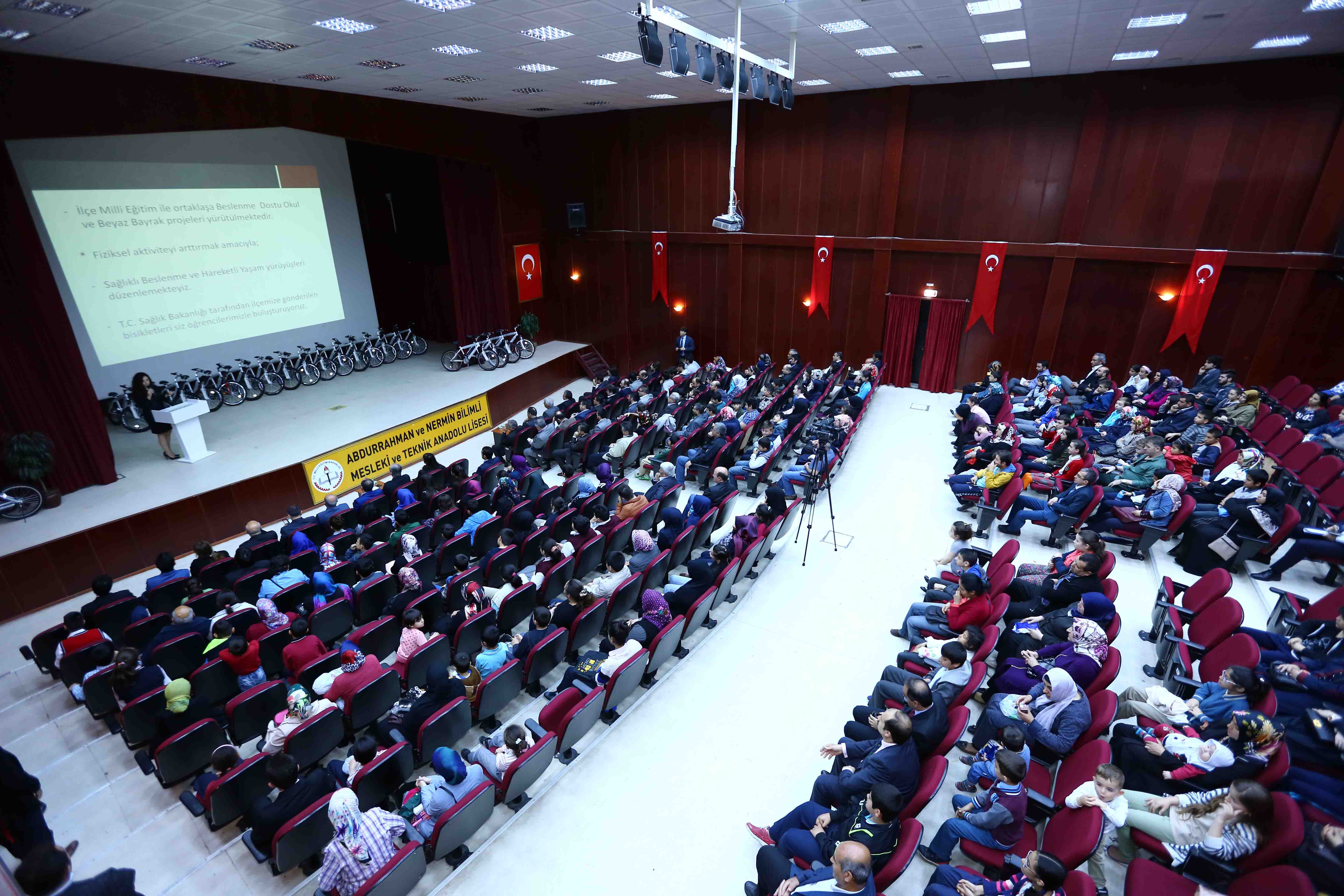 T C Bagcilar Belediyesi Resmi Web Sitesi Bagcilarli Ogrencilerin Bisiklet Sevinci