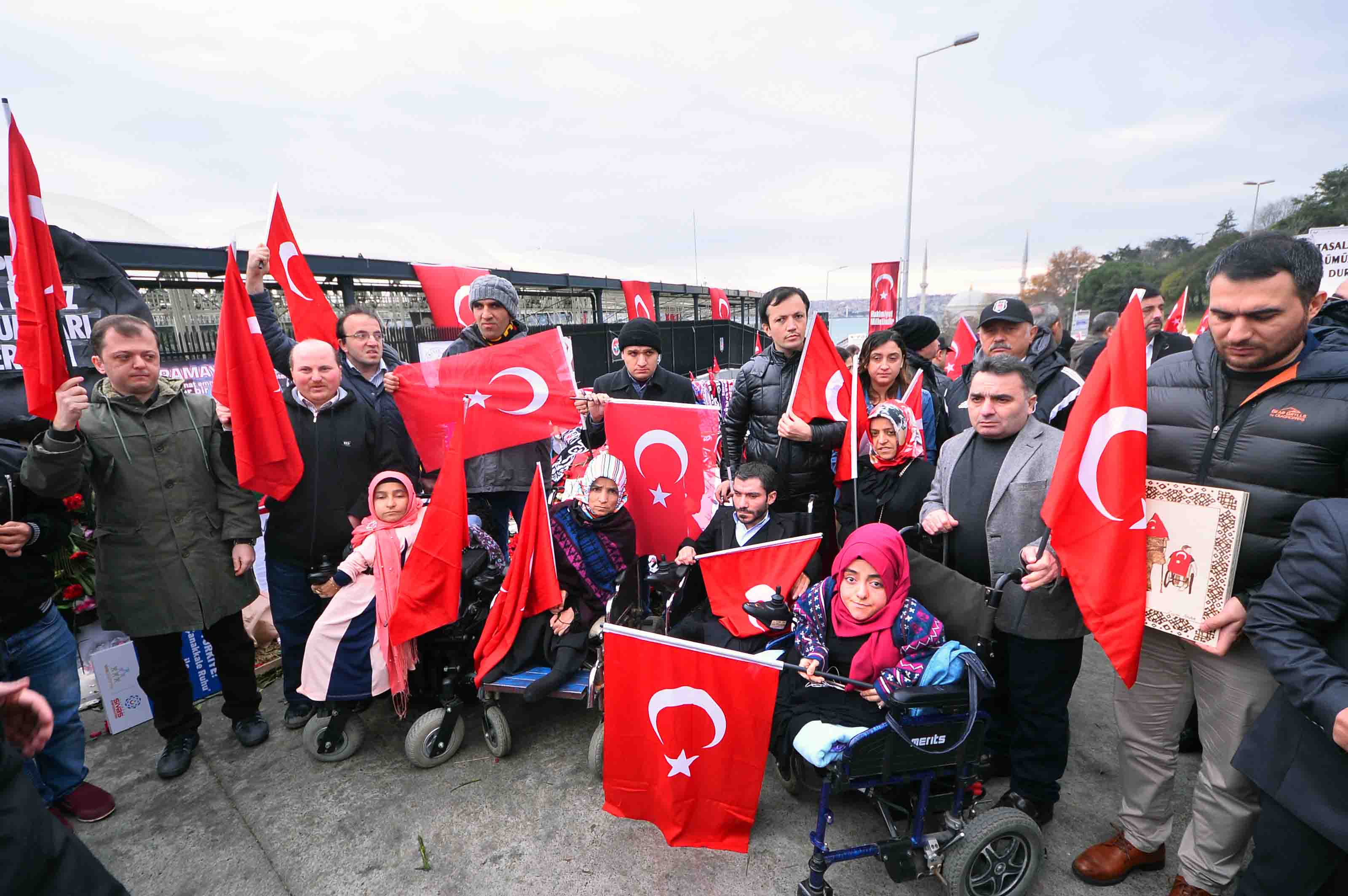 T C Bagcilar Belediyesi Resmi Web Sitesi Bagcilarli Engelliler Sehitler Tepesi Ni Ziyaret Etti