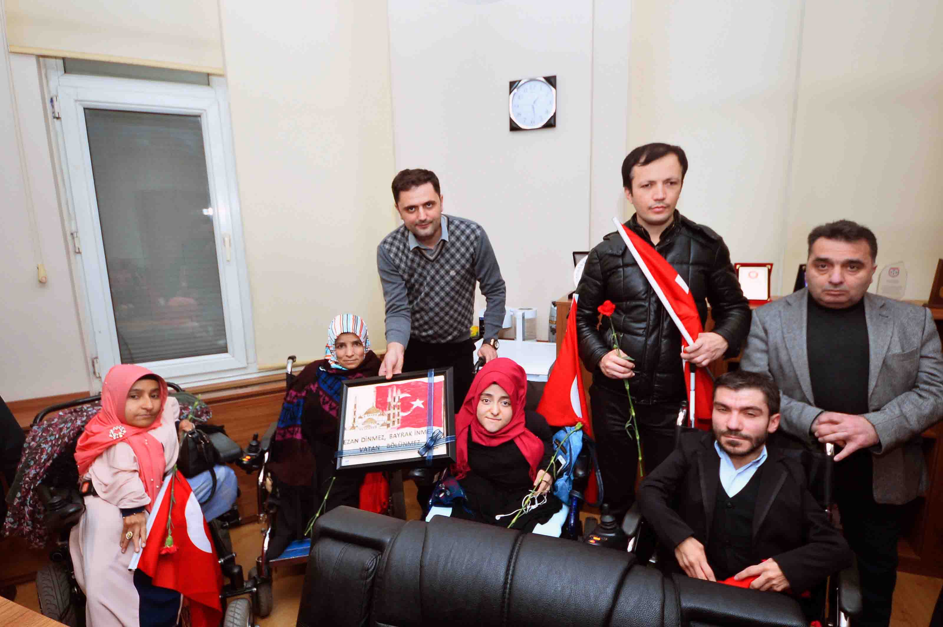 T C Bagcilar Belediyesi Resmi Web Sitesi Bagcilarli Engelliler Sehitler Tepesi Ni Ziyaret Etti
