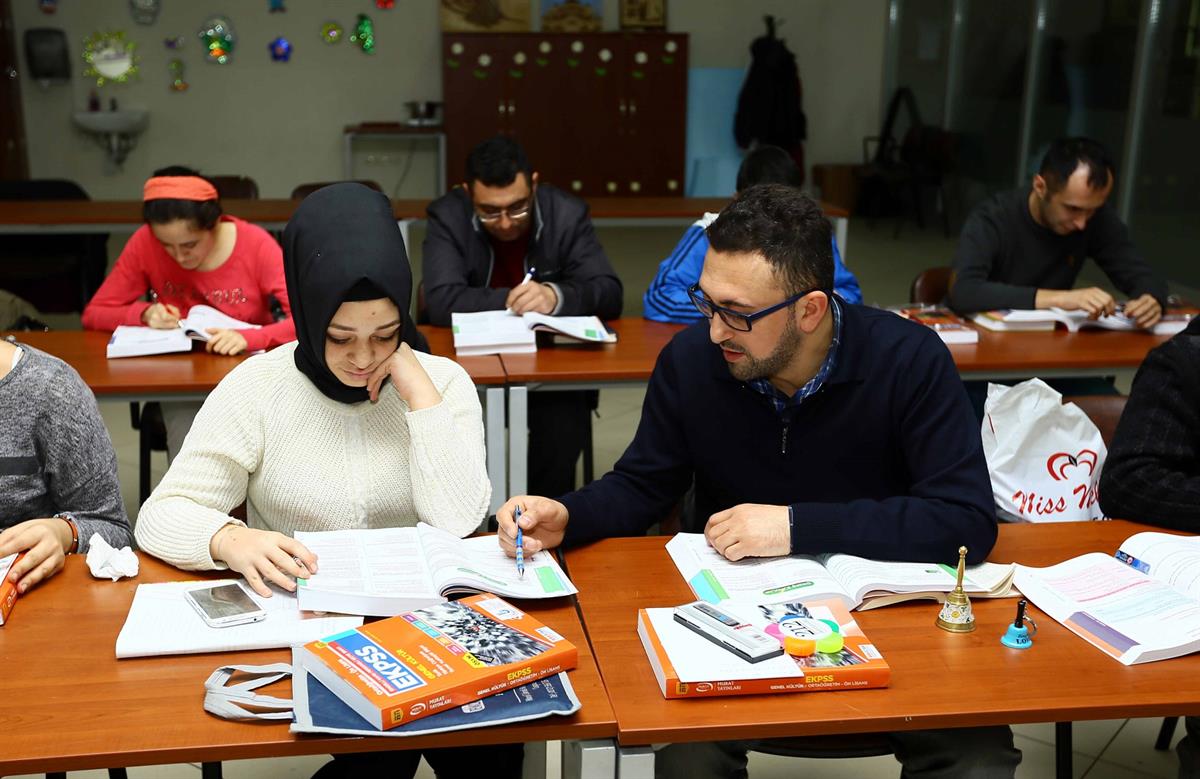 T C Bagcilar Belediyesi Resmi Mobil Web Sitesi Engelliler Icin Ekpss Kursu Acildi