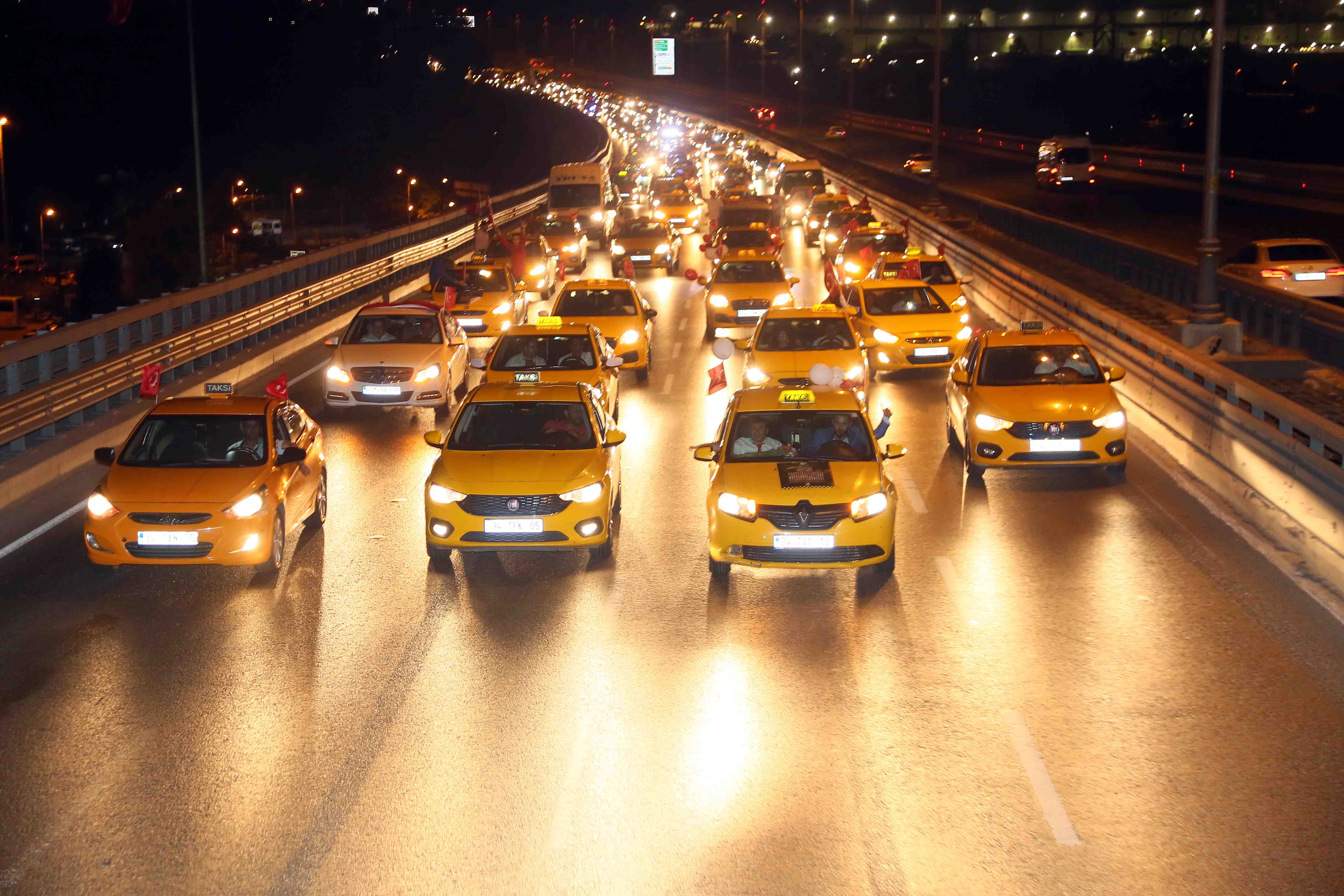 T C Bagcilar Belediyesi Resmi Mobil Web Sitesi 10 Temmuz Taksiciler Gununde 249 Sehit 249 Taksiyle Anildi