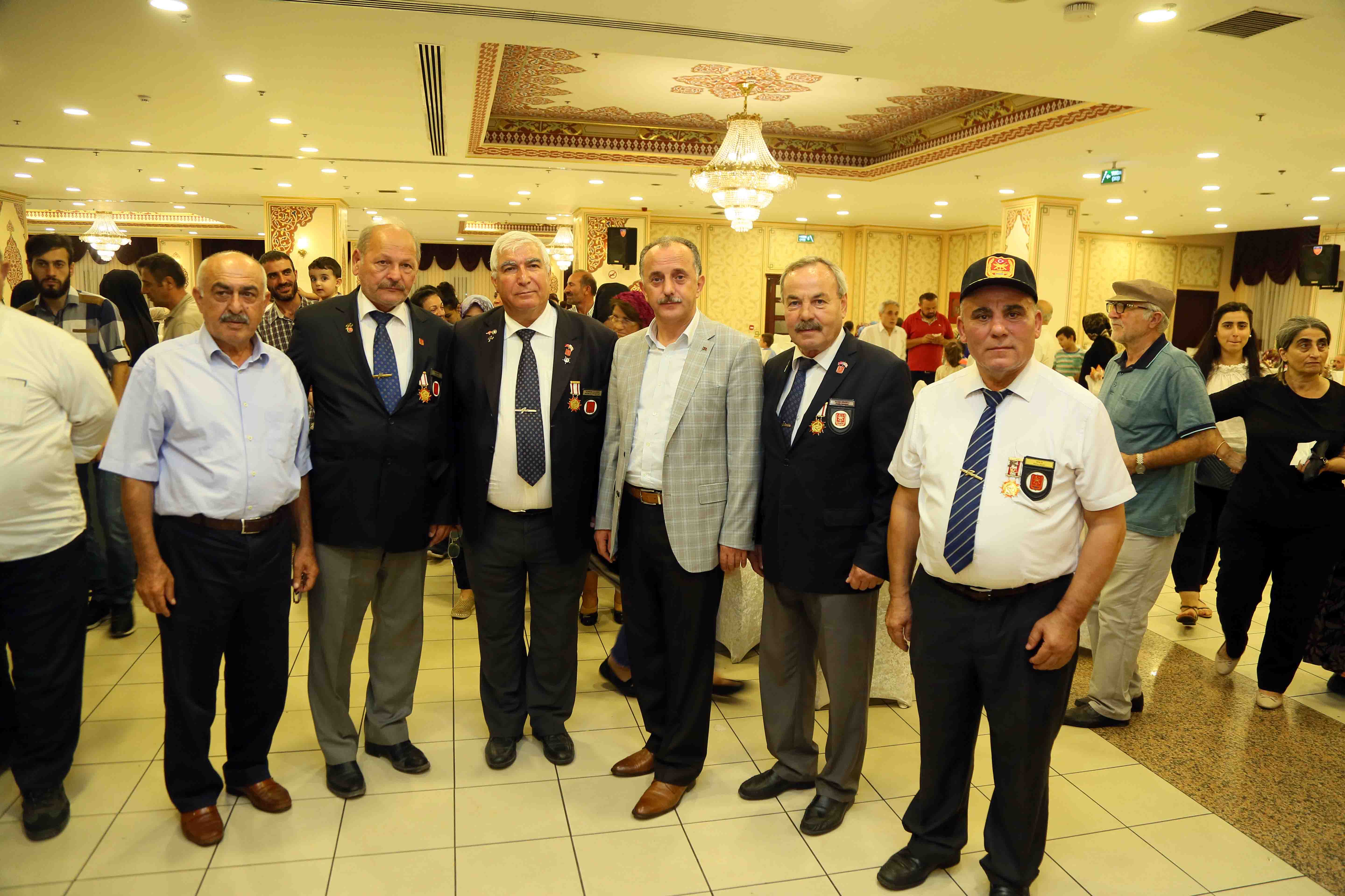 T C Bagcilar Belediyesi Resmi Mobil Web Sitesi Bagcilar Da Gaziler Ve Sehit Yakinlari Onuruna Yemek Verildi