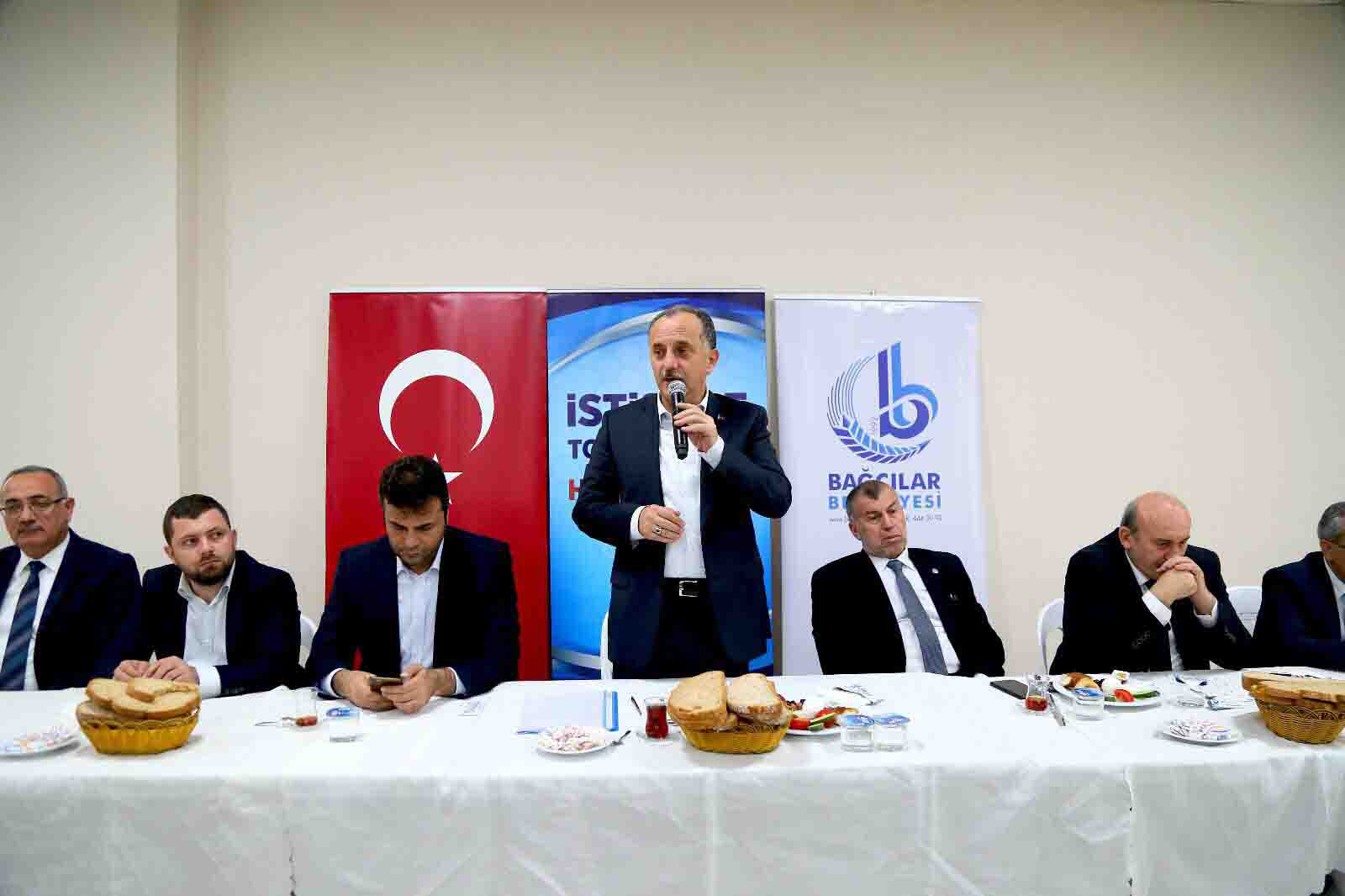 T C Bagcilar Belediyesi Resmi Mobil Web Sitesi Baskan Cagirici Caddedeki Parklanma Sorununun Cozumu Kentsel Donusum