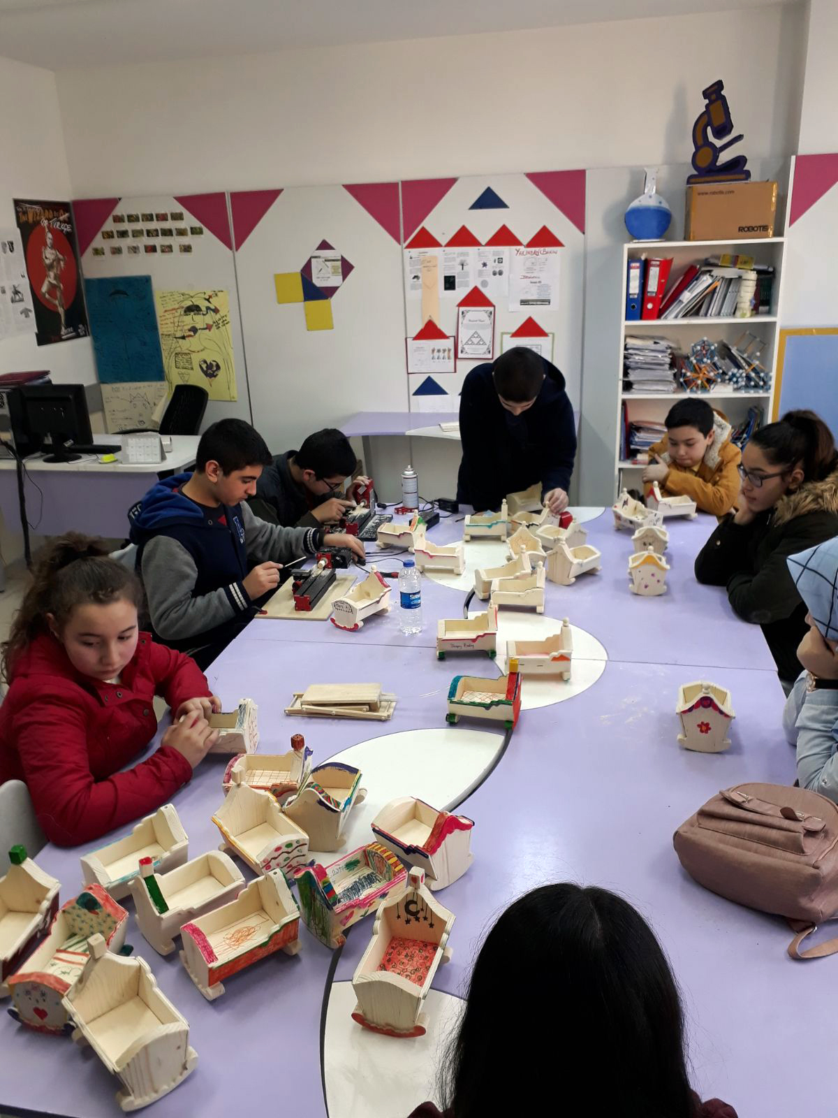 T C Bagcilar Belediyesi Resmi Mobil Web Sitesi Akranlari Tatil Yaparken Onlar Oyuncak Uretiyor