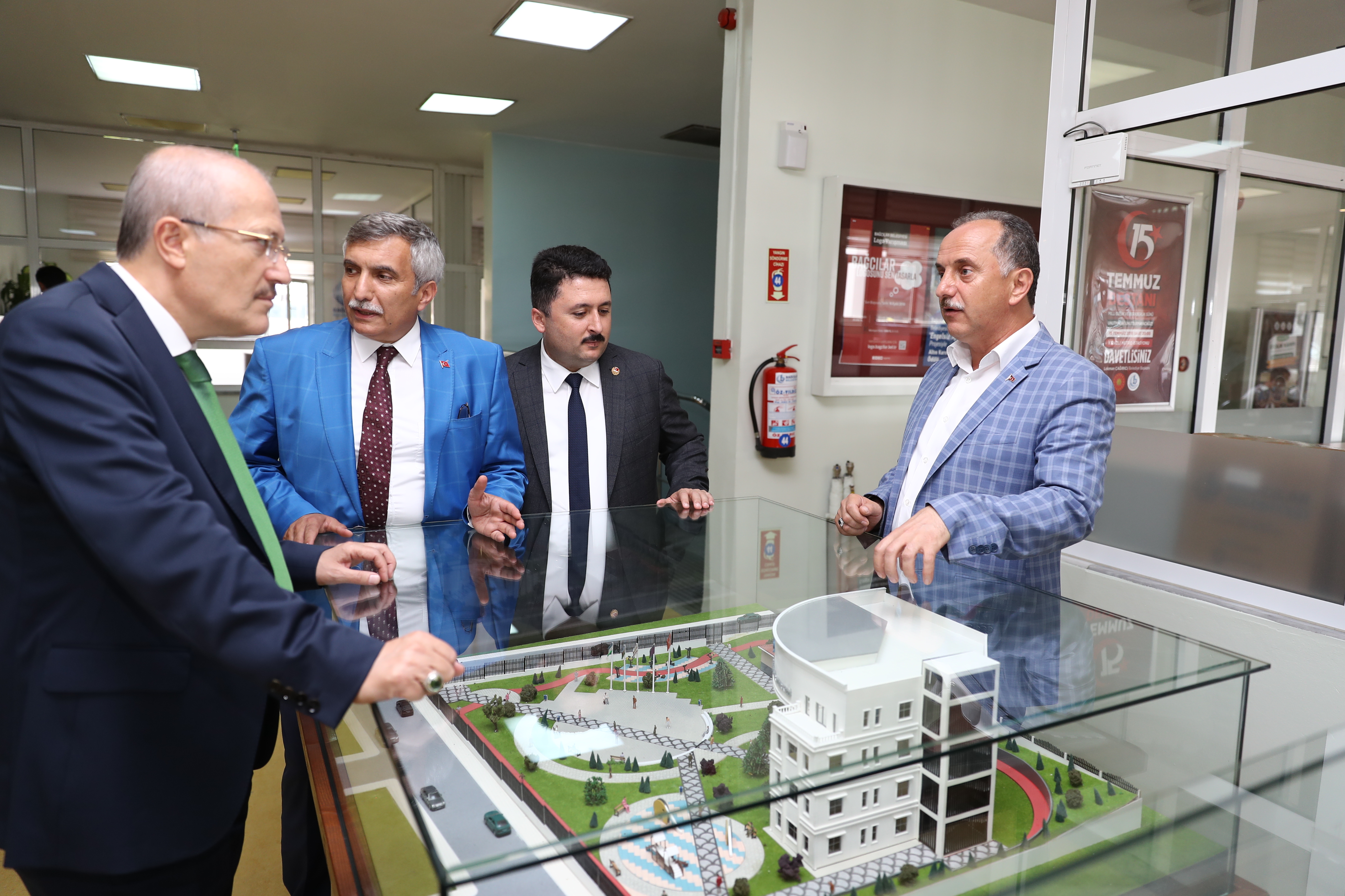 T C Bagcilar Belediyesi Resmi Mobil Web Sitesi Ak Parti Milletvekili Yavuz Subasi Ve Balikesir Buyuksehir Belediye Baskani Zekai Kafaoglu Bagcilar Belediyesi Ni Ziyaret Etti