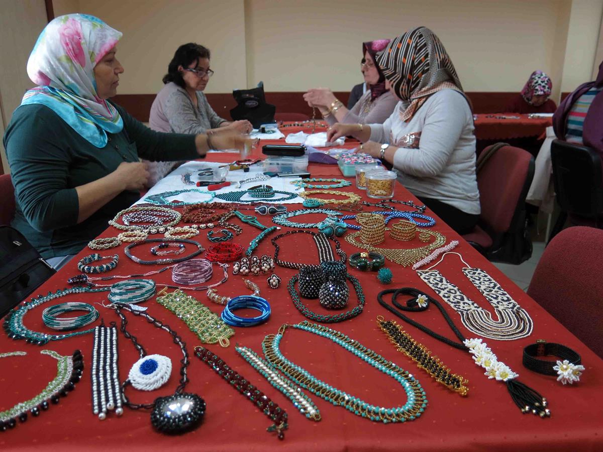 t c bagcilar belediyesi resmi mobil web sitesi bagcilar kadin ve aile kultur sanat merkezi ne buyuk ilgi 5 bin 609 kadin kayit yaptirdi