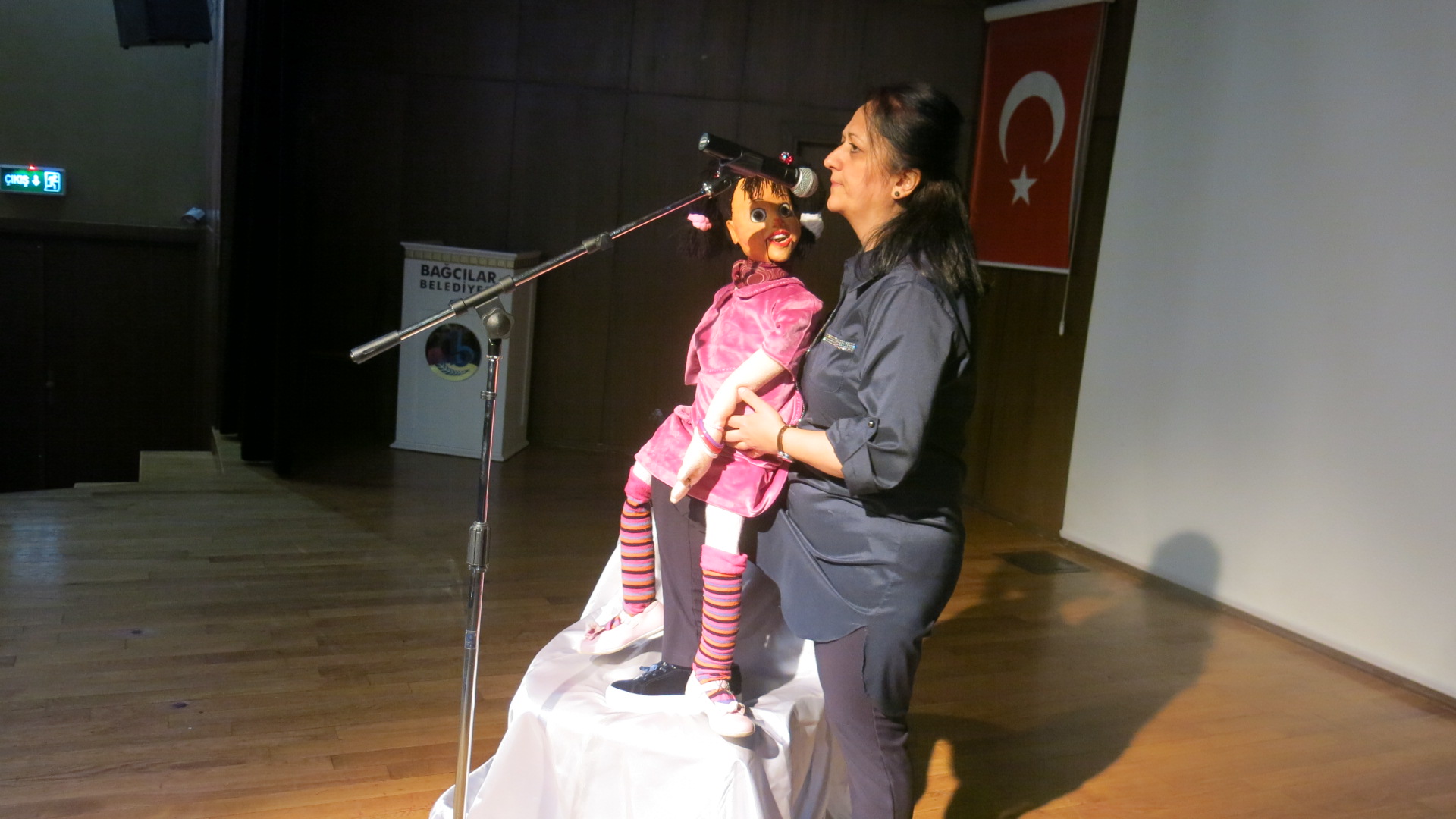 T C Bagcilar Belediyesi Resmi Mobil Web Sitesi Cocuklarin Sevgilisi Gulucuk Bagcilar Da Ogrencilerle Bulustu