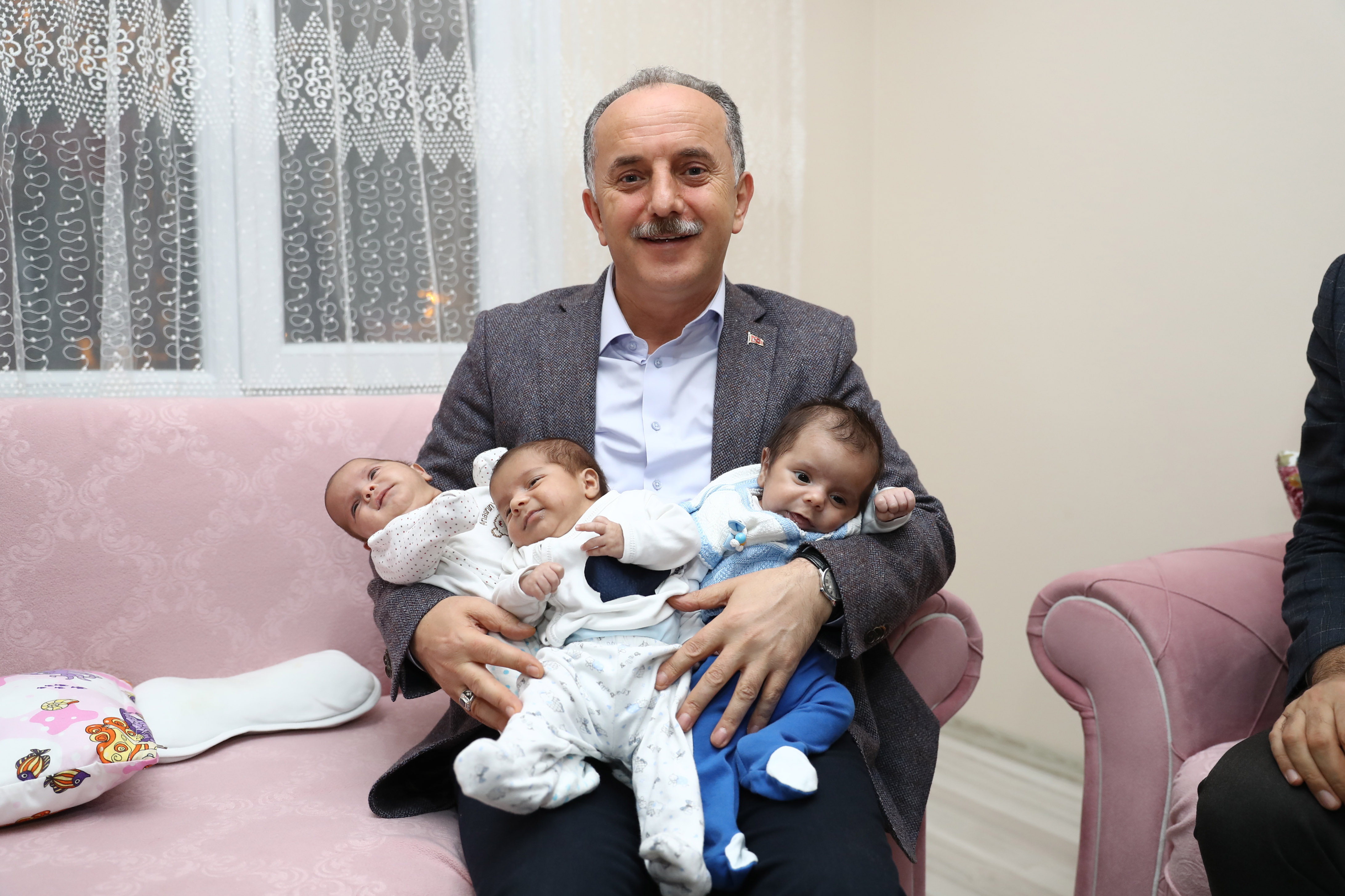t c bagcilar belediyesi resmi mobil web sitesi baskan cagirici bagcilarli ucuzleri ziyaret etti