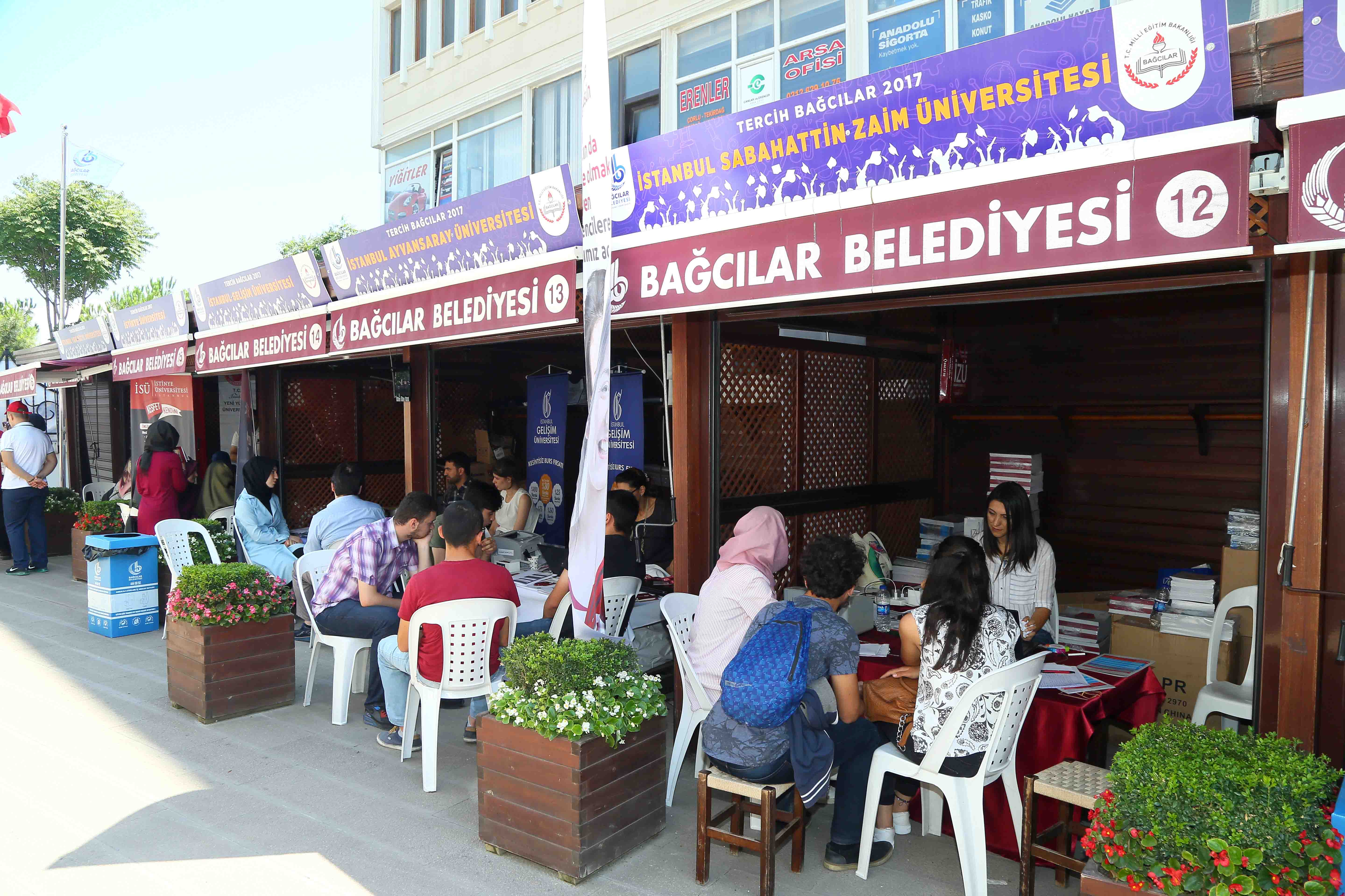 T C Bagcilar Belediyesi Resmi Mobil Web Sitesi Bagcilar Da Universite Tercih Fuari Basladi