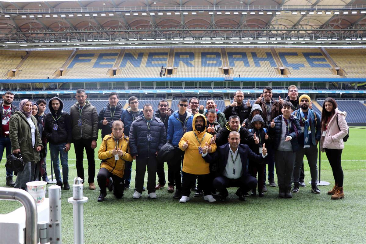 T C Bagcilar Belediyesi Resmi Mobil Web Sitesi Fenerbahce Spor Kulubu Bagcilarli Engellileri Agirladi
