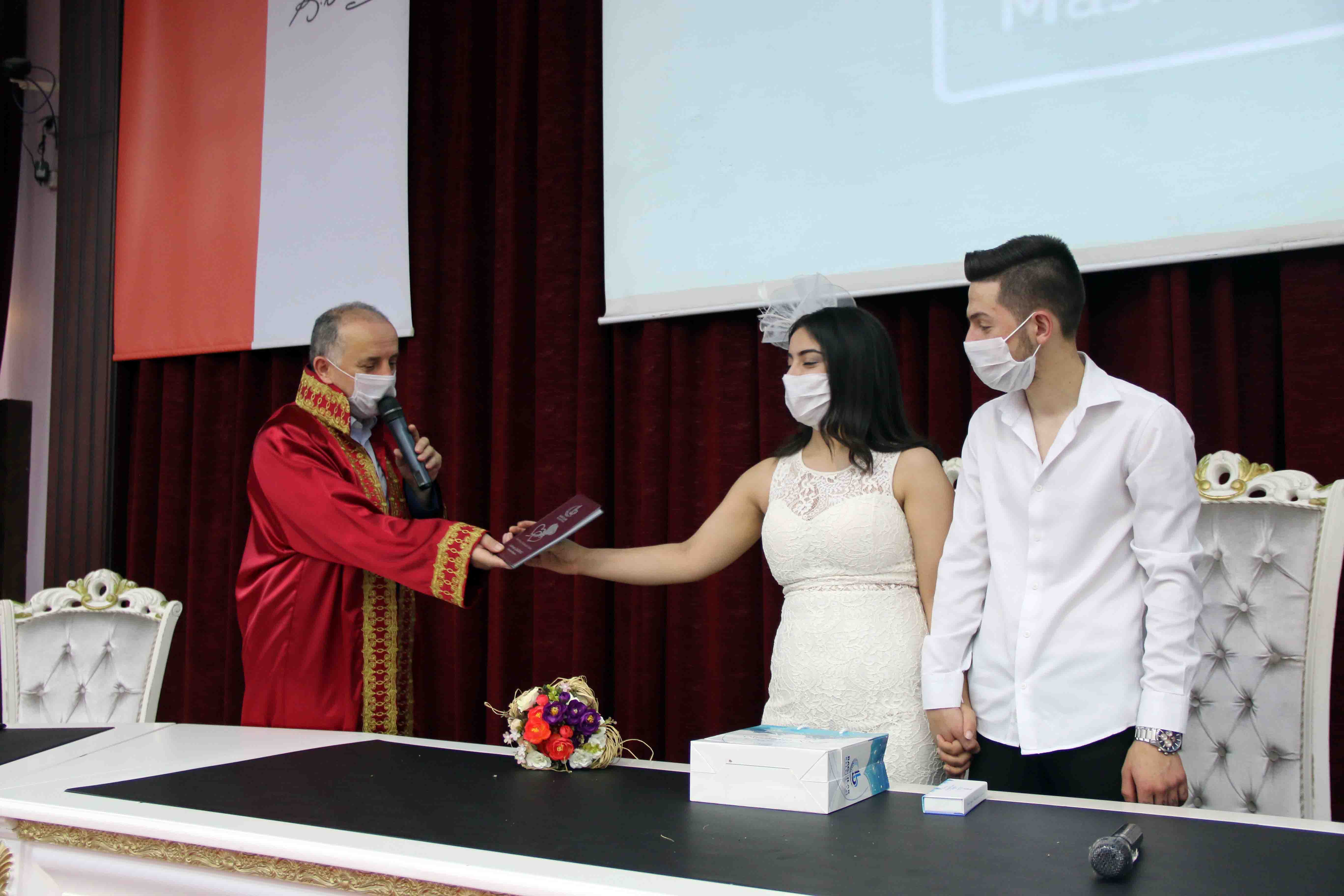 T C Bagcilar Belediyesi Resmi Web Sitesi Pandemi Sonrasi Ilk Nikah Kiyildi