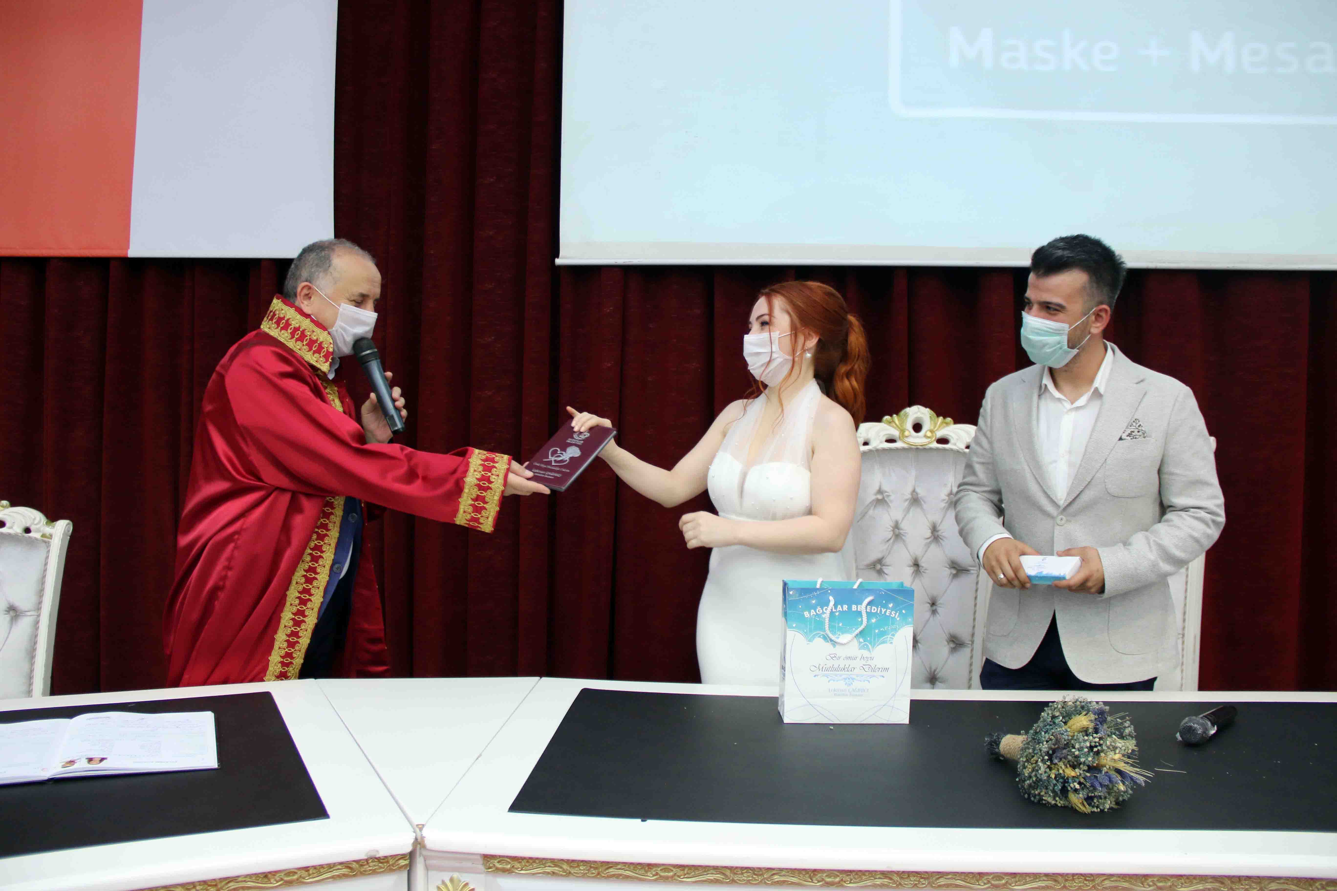 T C Bagcilar Belediyesi Resmi Mobil Web Sitesi Pandemi Sonrasi Ilk Nikah Kiyildi