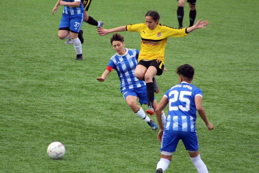 T C Bagcilar Belediyesi Resmi Web Sitesi Bagcilar In Kadin Futbol Takimi 2 Lige Yukseldi
