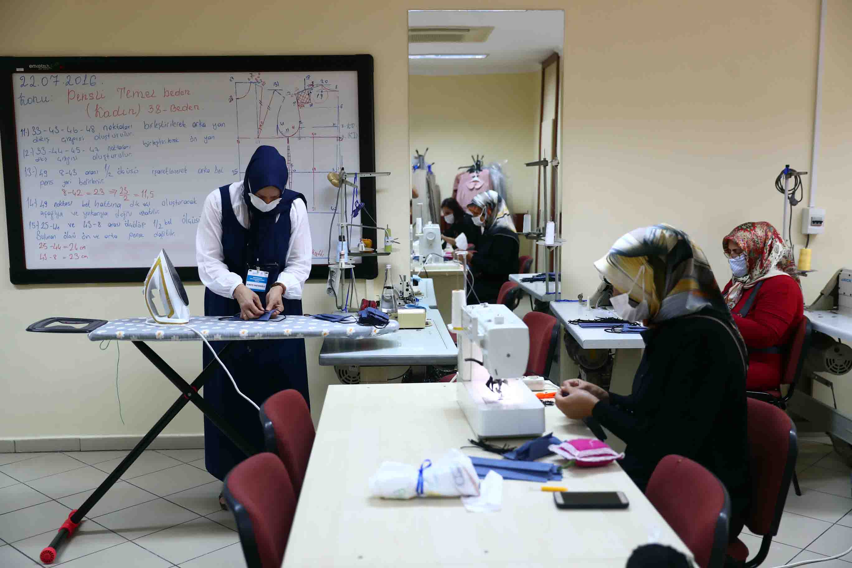 t c bagcilar belediyesi resmi web sitesi kadin kursiyerlerden her zevke uygun maske