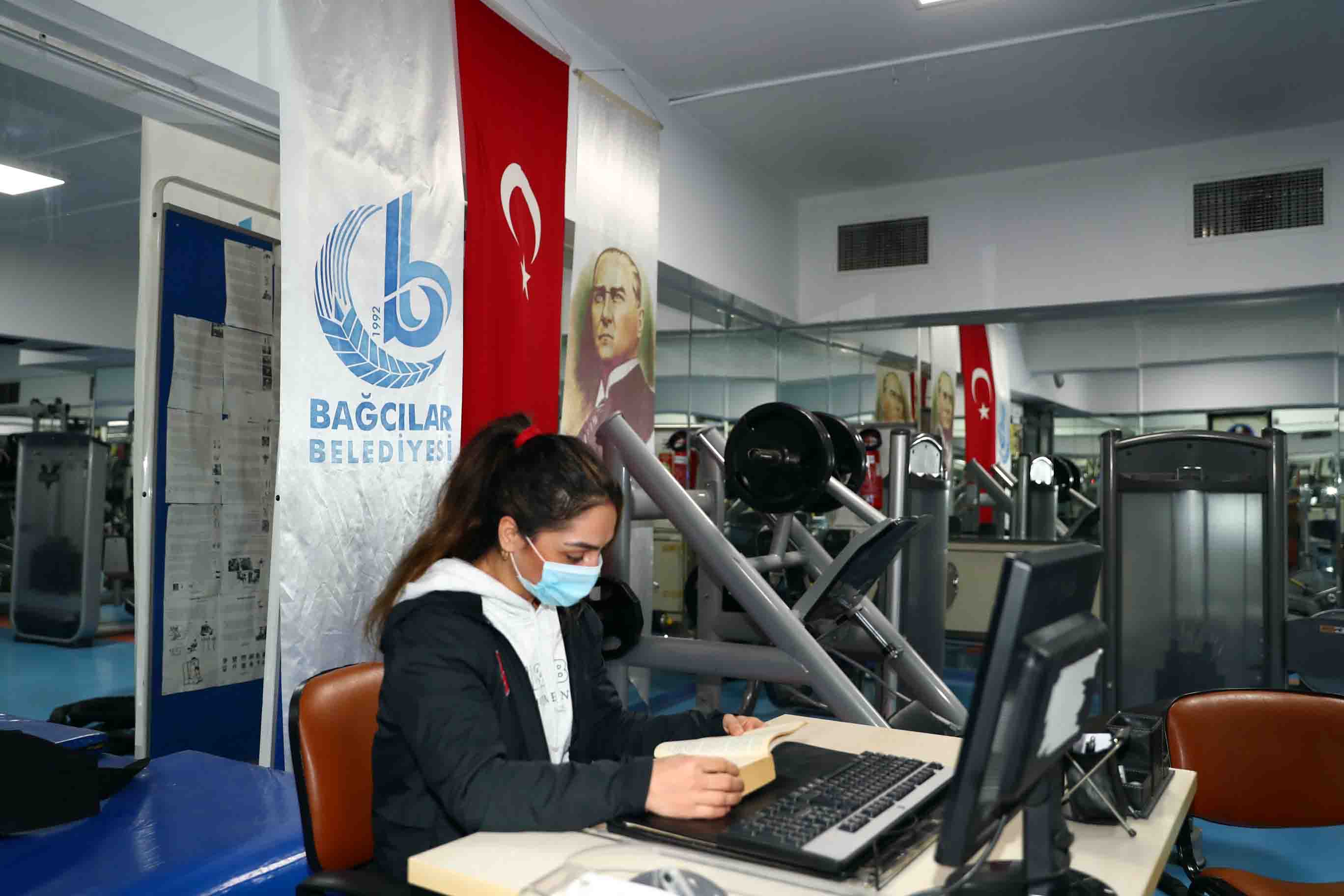 t c bagcilar belediyesi resmi mobil web sitesi bagcilar belediyesi nden 15 dakikalik kitap okuma etkinligi