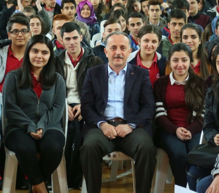 t c bagcilar belediyesi resmi mobil web sitesi bagcilar belediyesi nden universite ogrencilerine egitim yardimi