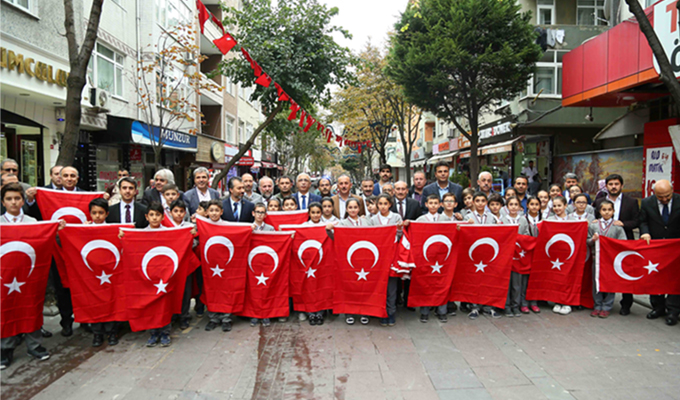 T C Bagcilar Belediyesi Etkinlik Ajandasi Bagcilar Da Esnafa 10 Bin Turk Bayragi Dagitildi
