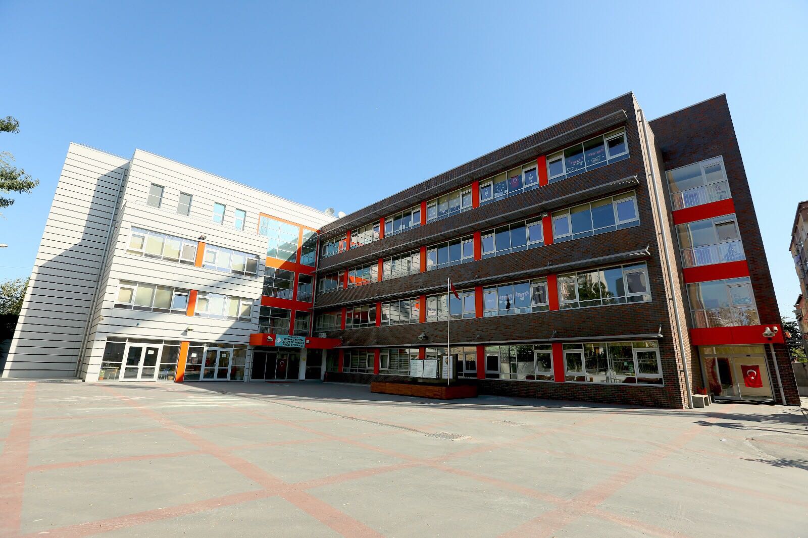 T C Bagcilar Belediyesi Etkinlik Ajandasi Bagcilar Da 22 Okul Depreme Karsi Yenilendi