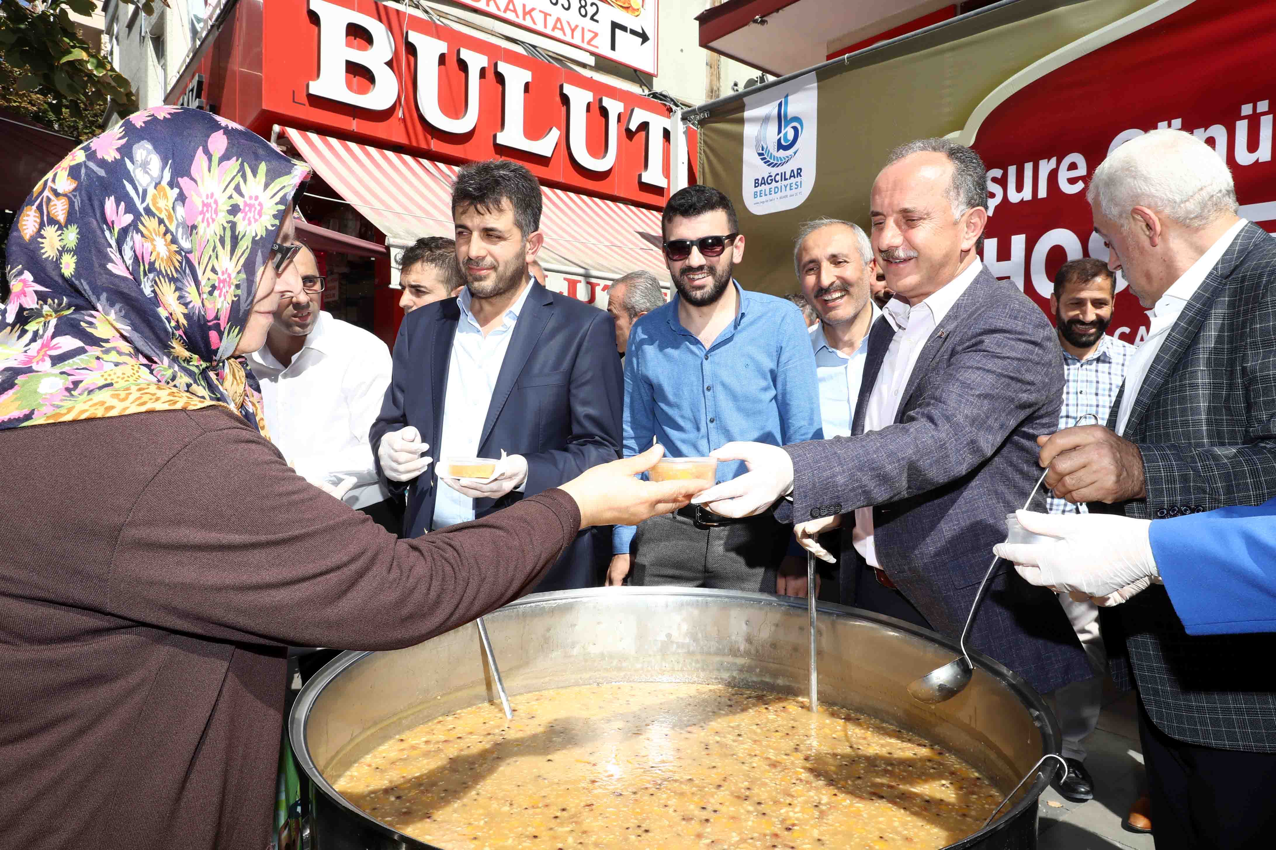 t c bagcilar belediyesi resmi web sitesi bagcilar da 20 bin kisiye asure dagitildi
