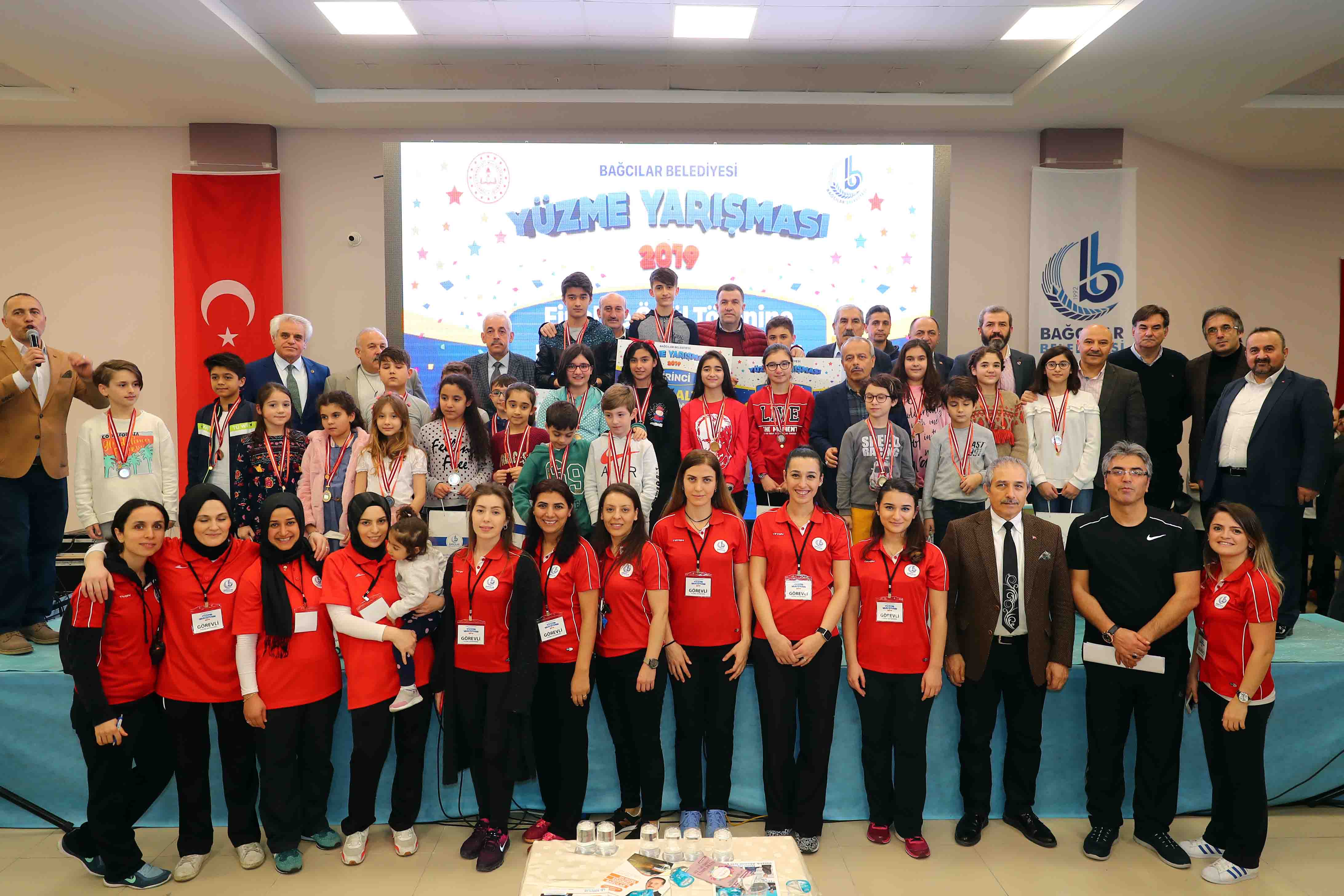 t c bagcilar belediyesi resmi web sitesi gelecegin yuzuculeri bagcilar da sampiyonluk icin kulac atti