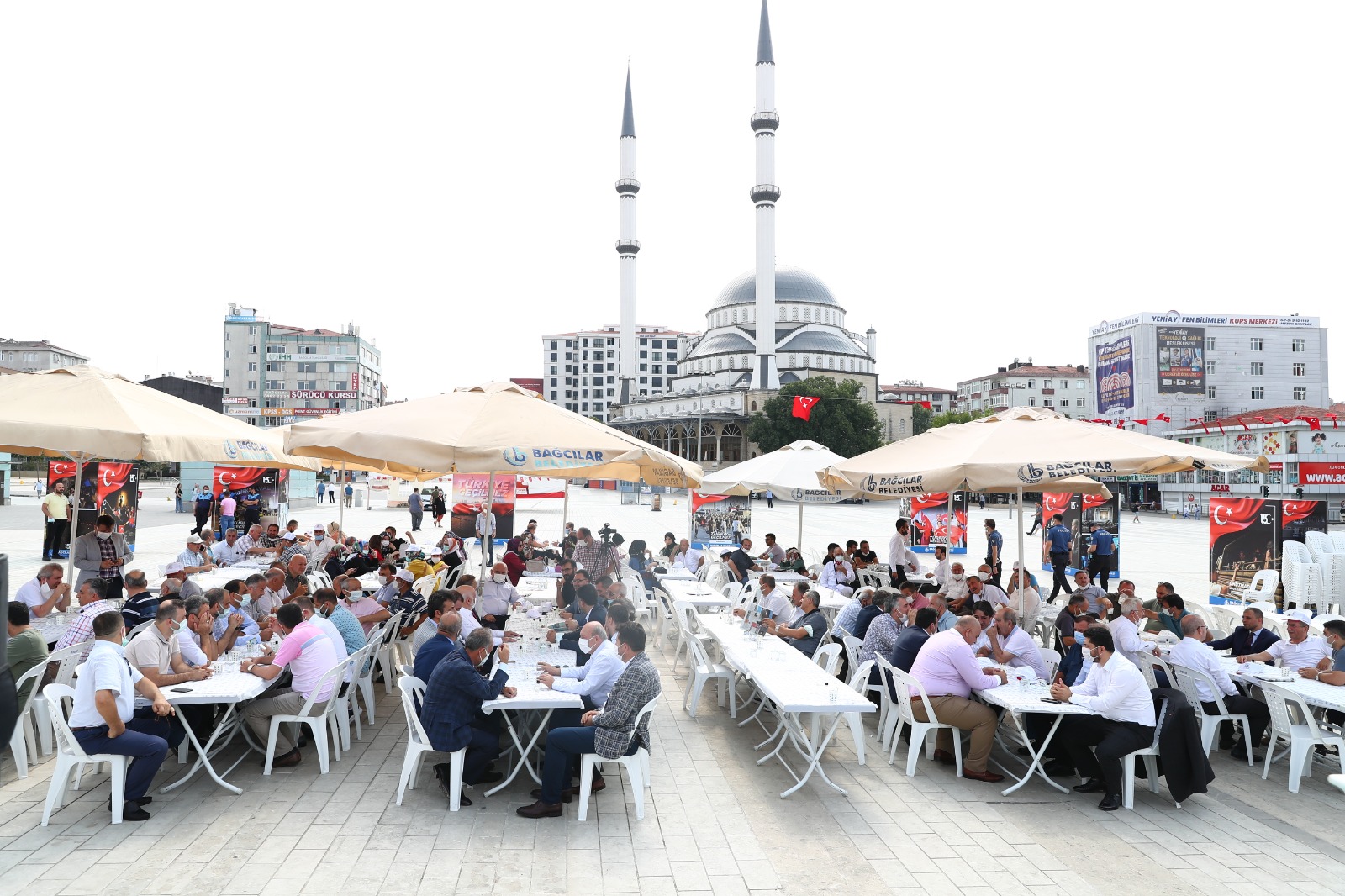 t c bagcilar belediyesi resmi web sitesi bagcilar da 1 5 yil sonra bayramlasma sevinci