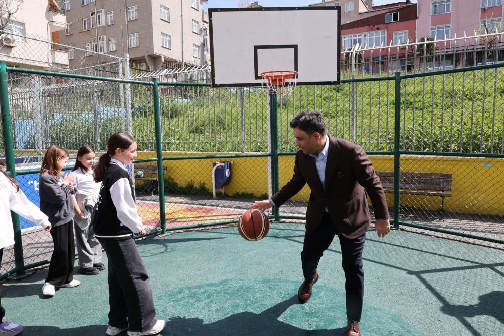 Bağcılar Belediyesi, İlçeyi Spor Sahalarıyla Donatıyor